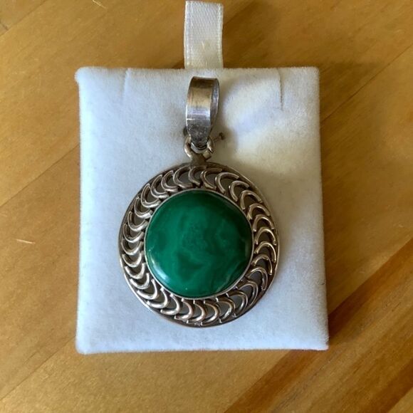 NWOT STERLING SILVER 925 GREEN TURQUOISE ROUND PENDANT - Picture 10 of 10